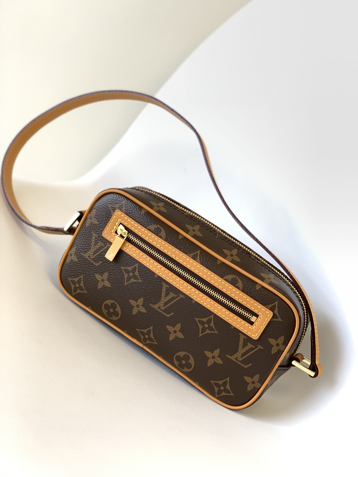 Louis Vuitton LV Classic Handbag Denim Model M28306 Detachable Strap Special Occasion Fashion Accessory